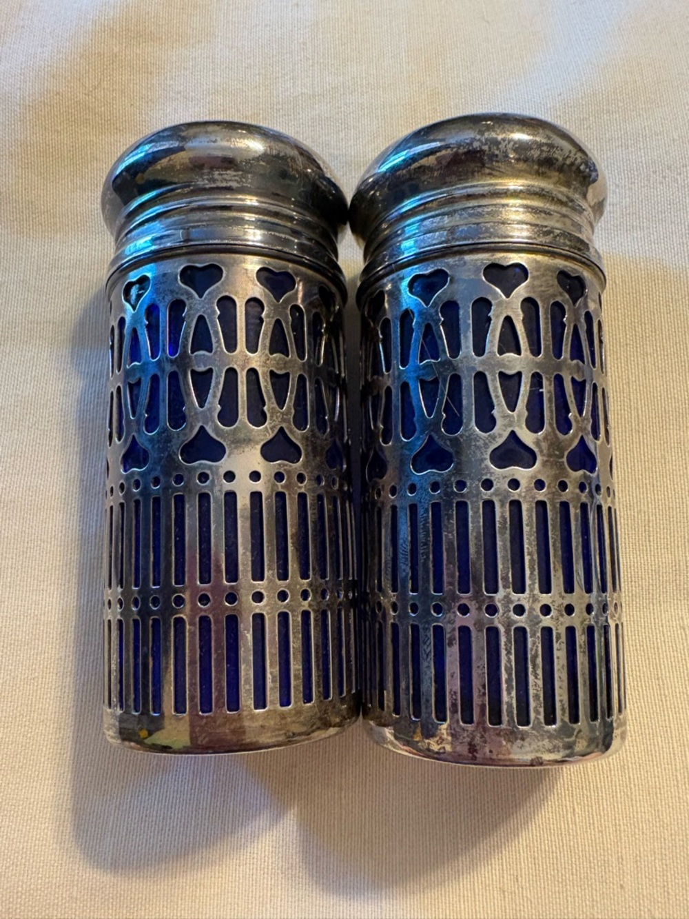 Vtg Godinger Silver Plate Filagree Hearts Blue Cobalt Glass Salt Pepper Shakers